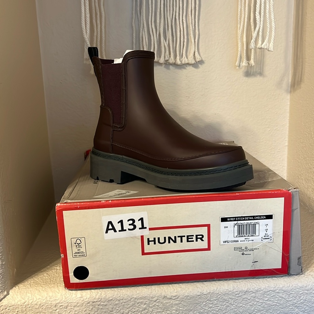 HUNTER BOOTS CHESTNUT CRUST.   Size US 9